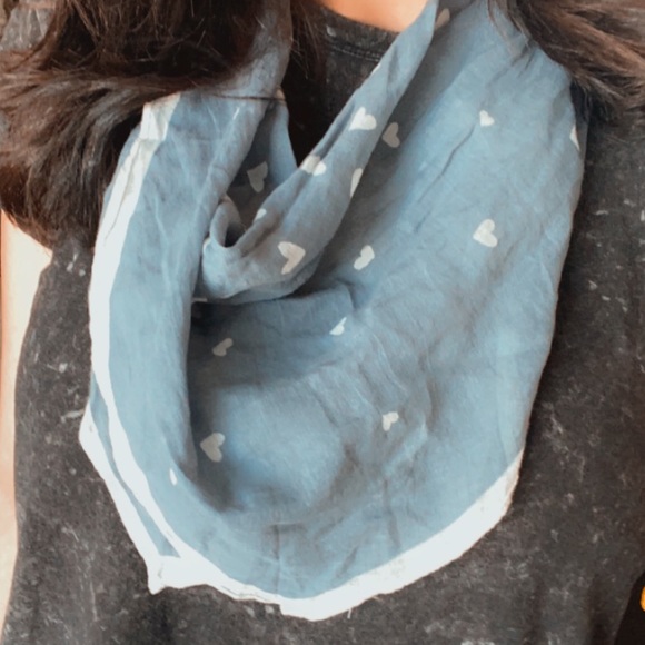 American Eagle Outfitters Accessories - AE triangular scarf